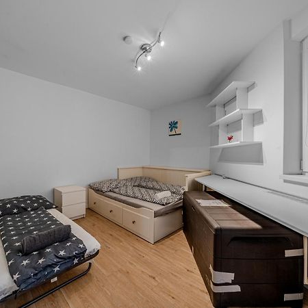Huge Apartment Next To Train Station Close To The City Center Братислава Екстер'єр фото