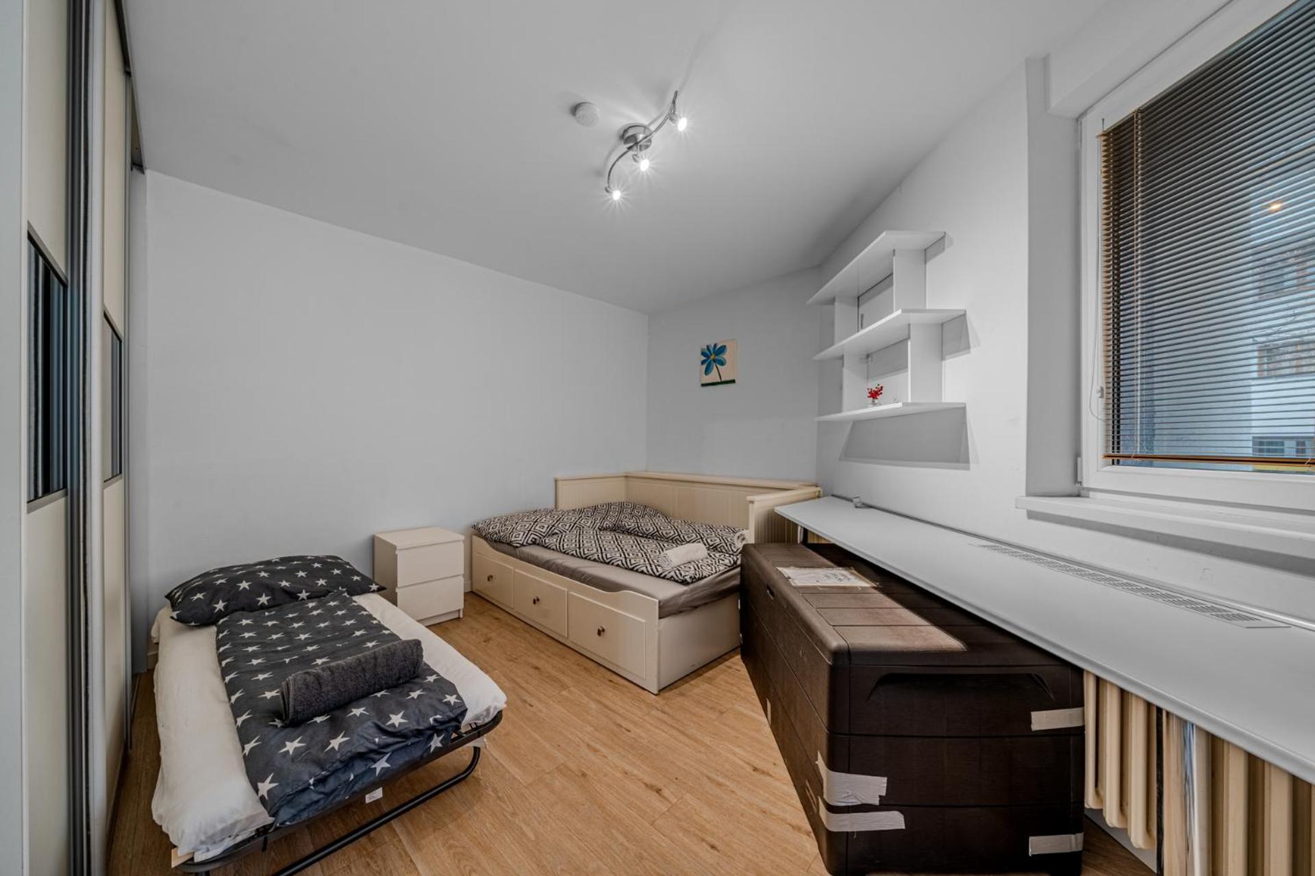 Huge Apartment Next To Train Station Close To The City Center Братислава Екстер'єр фото