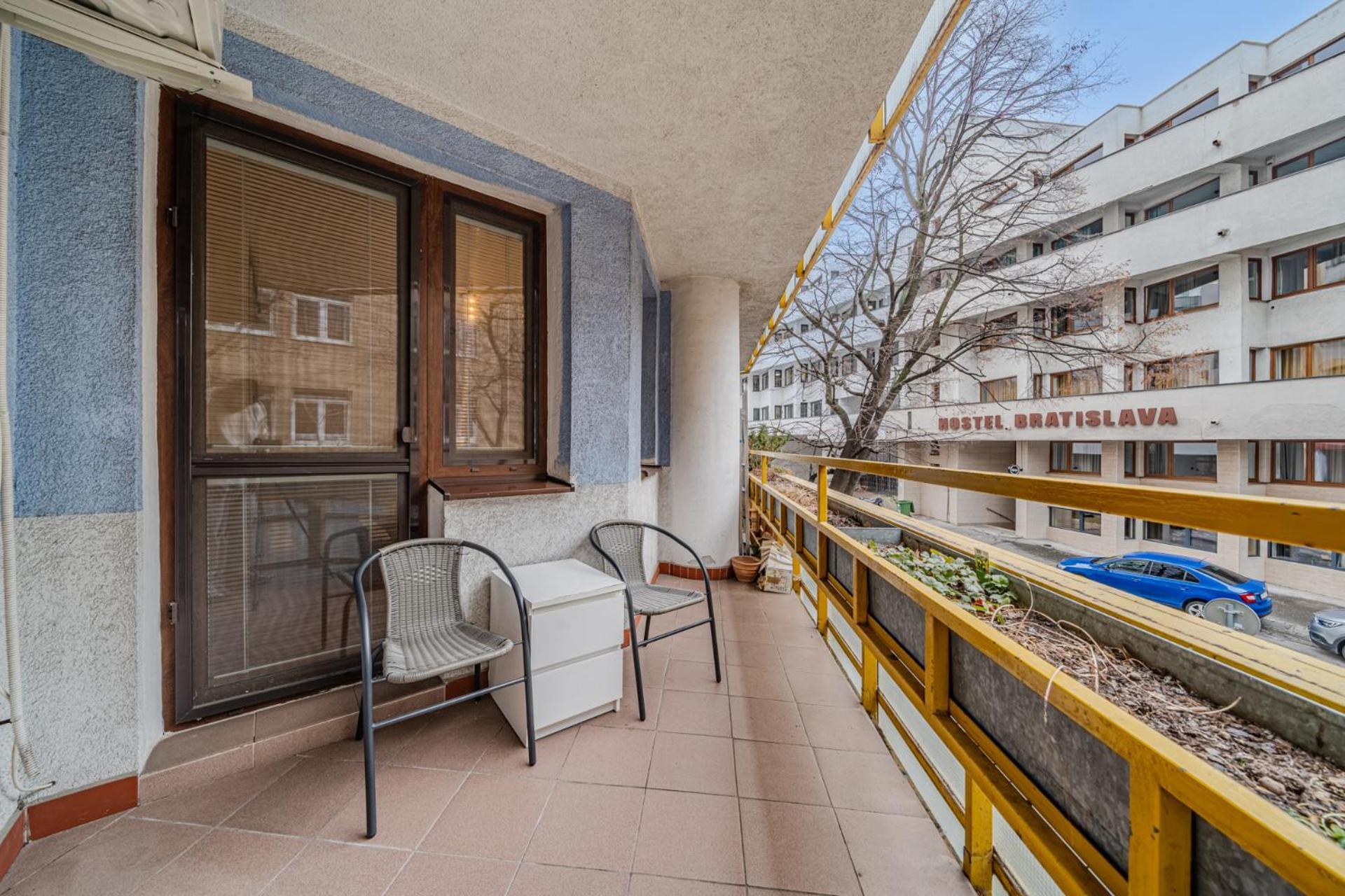 Huge Apartment Next To Train Station Close To The City Center Братислава Екстер'єр фото